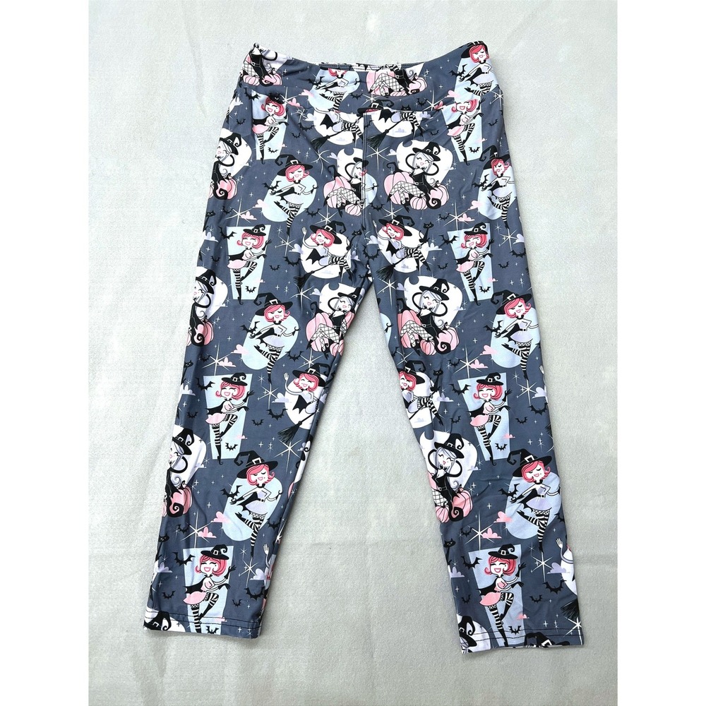Whimsical Fun Witch Capri Print Halloween Leggings OSC Gray Pink Retro Cropped